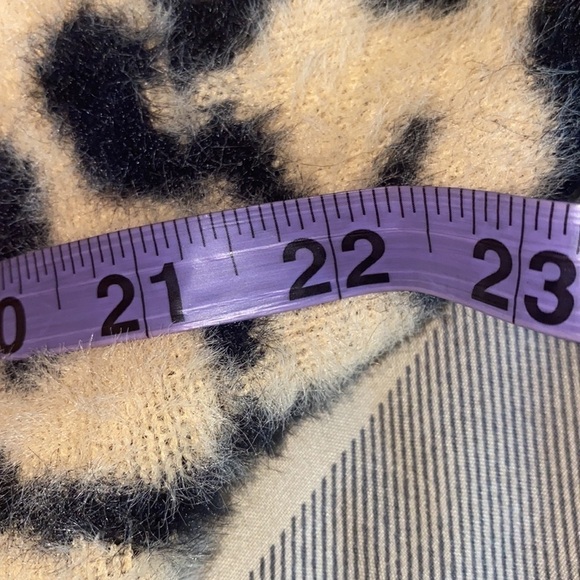 For love & Lemons  leopard faux fur Franki cropped sweater - Picture 10 of 15